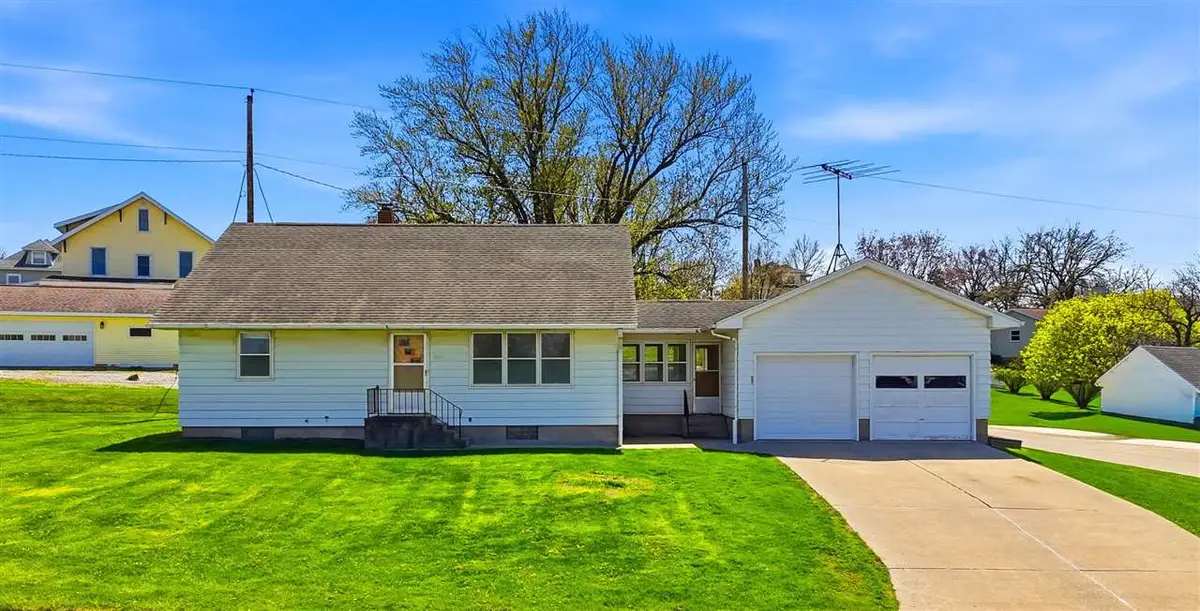 201 3rd St, Victor, IA 52347 - #1