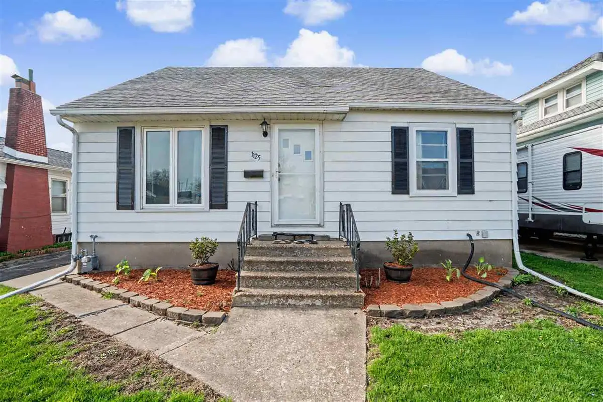 1125 J Ave NW, Cedar Rapids, IA 52405 - #1