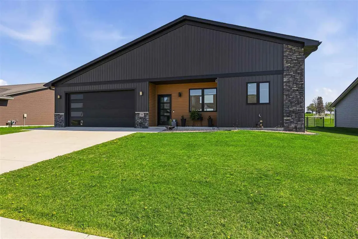 146 Towne Centre Dr, Urbana, IA 52345 - #1