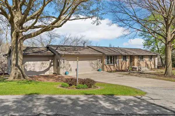 1896 Sunset Dr NE, Solon, IA 52333