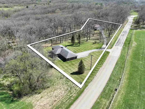 2488 Sugar Bottom Rd NE, Solon, IA 52333