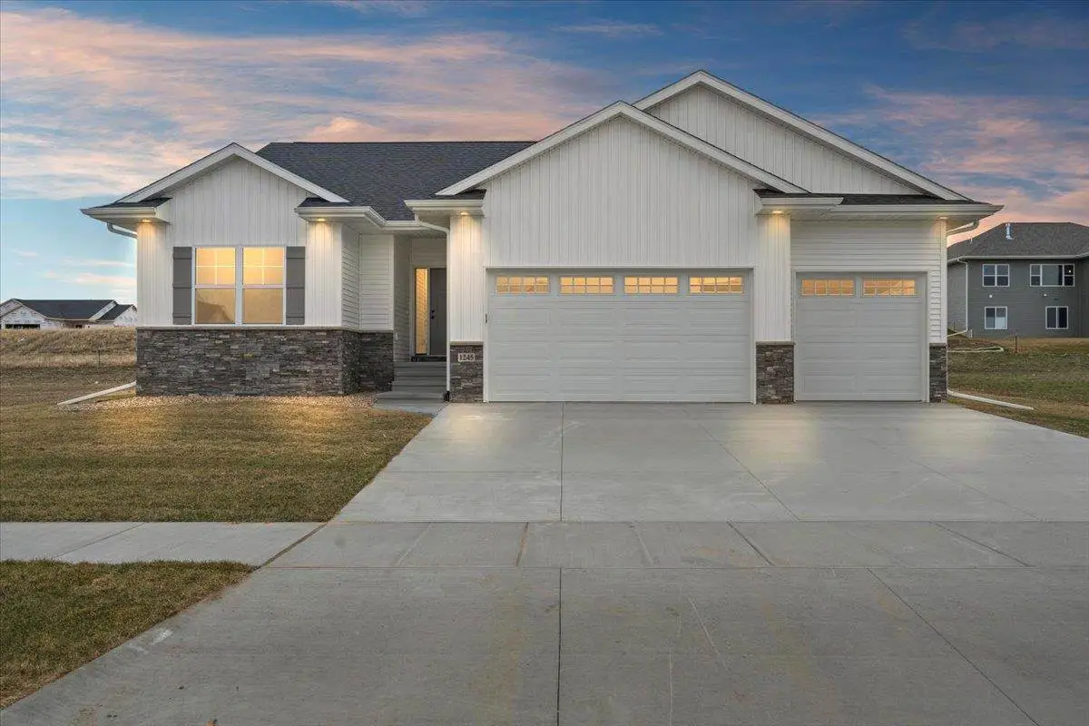 100 S Seven Oaks, North Liberty, IA 52317 - #1