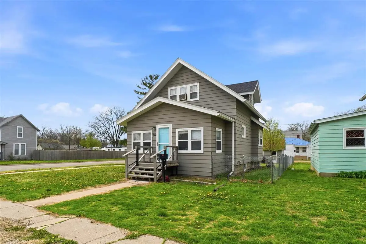 824 3rd St, Columbus Junction, IA 52738 - #1