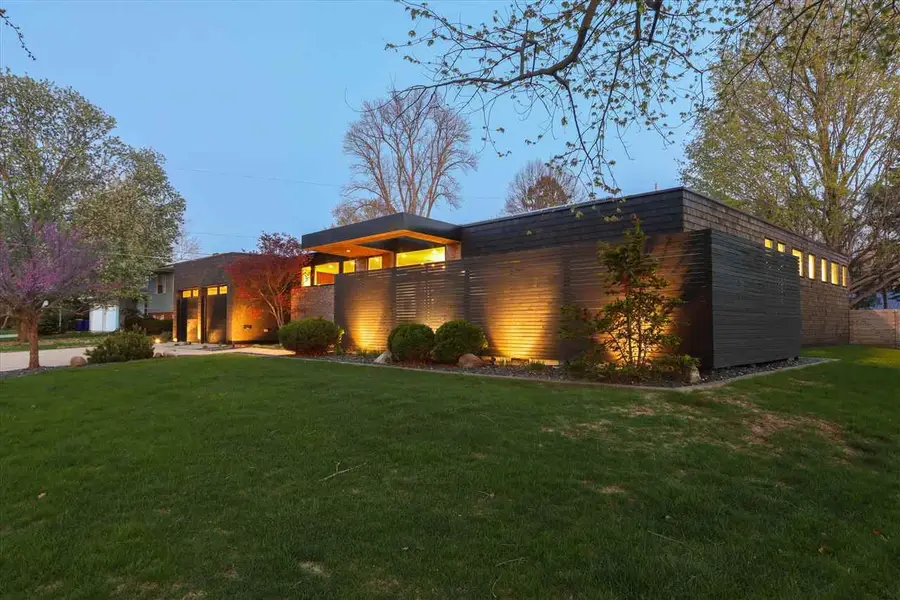 323 Koser Avenue, Iowa City, IA 52246 - #2