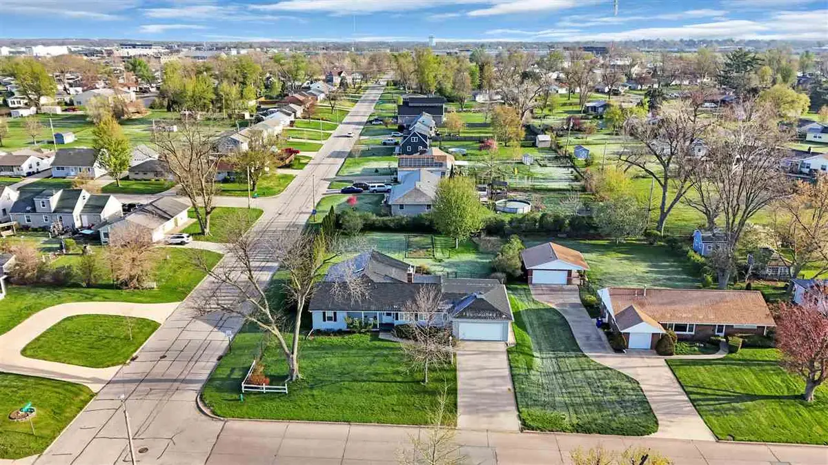 648 42nd St NE, Cedar Rapids, IA 52402 - #1