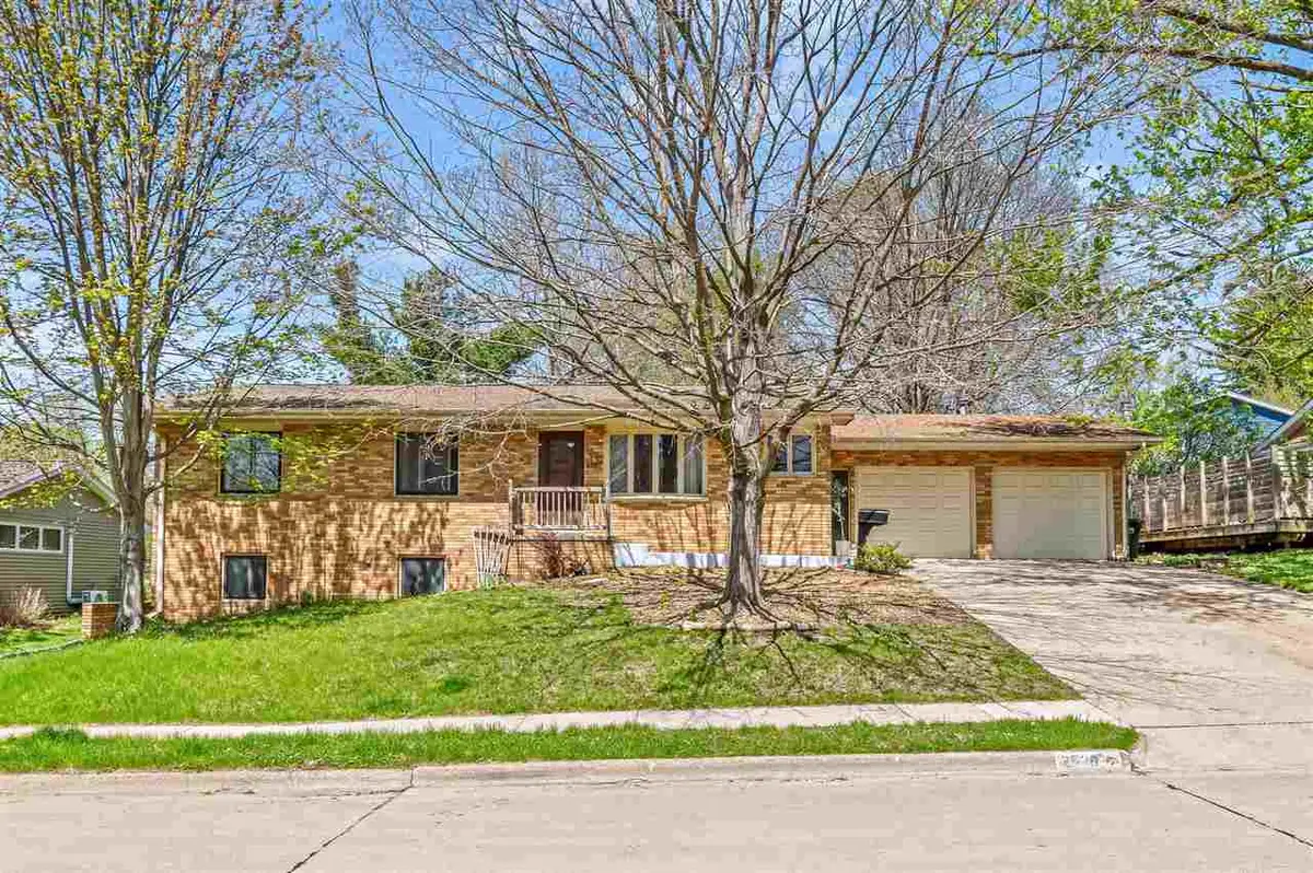 2520 Potomac Dr, Iowa City, IA 52245 - #1