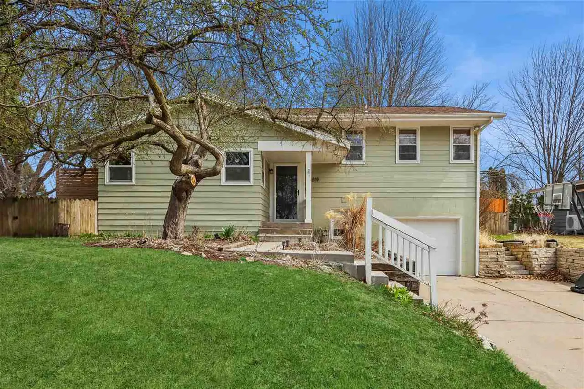 819 14th Ave, Coralville, IA 52241 - #1