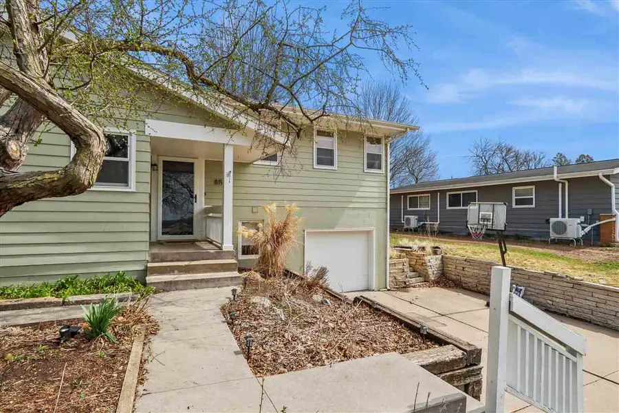 819 14th Ave, Coralville, IA 52241 - #2