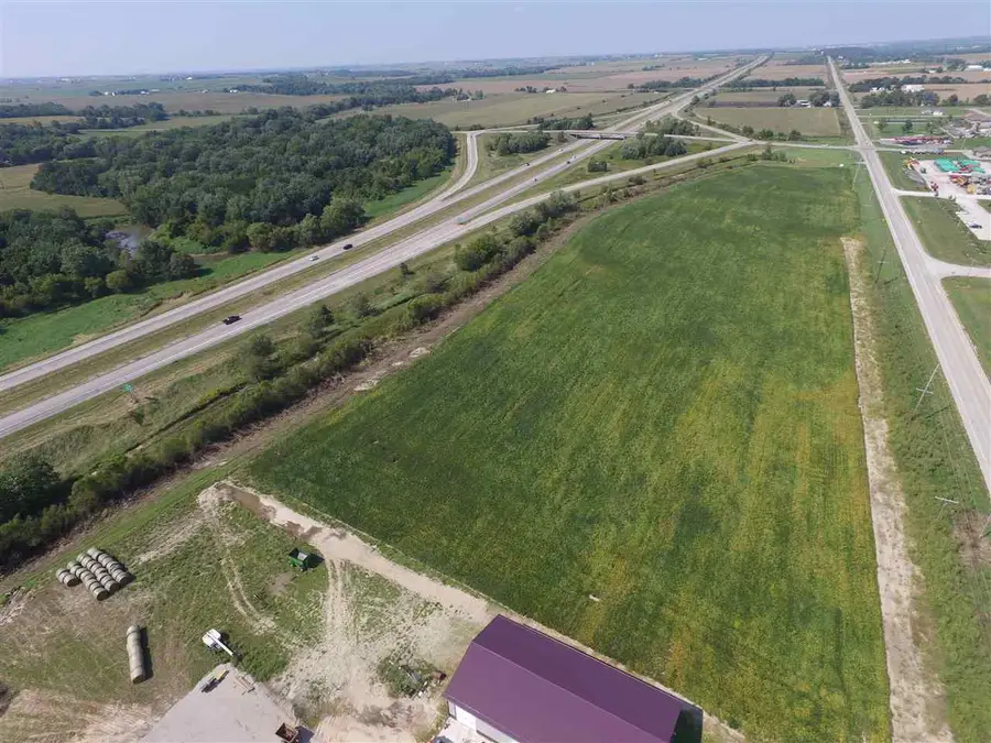5231 Oak Crest Hill Rd SE, Hills, IA 52235 - #2