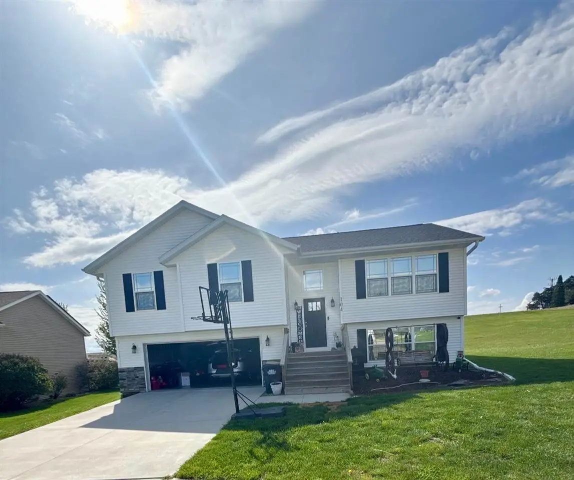 104 Bailey Park Rd, Williamsburg, IA 52361 - #1