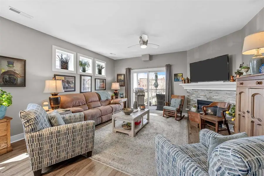 1136 Swisher St, Iowa City, IA 52245 - #3