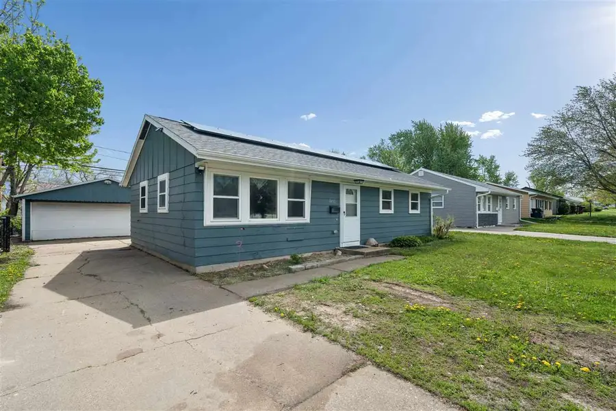 4432 Sherman St NE, Cedar Rapids, IA 52402 - #2