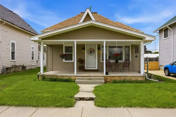 826 SW 10th St, Cedar Rapids, IA 52404
