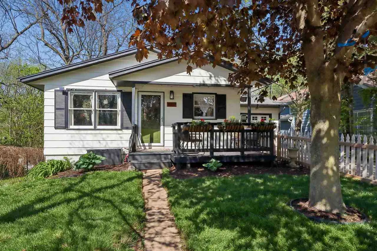 1007 N Summit Street, Iowa City, IA 52245 - #1