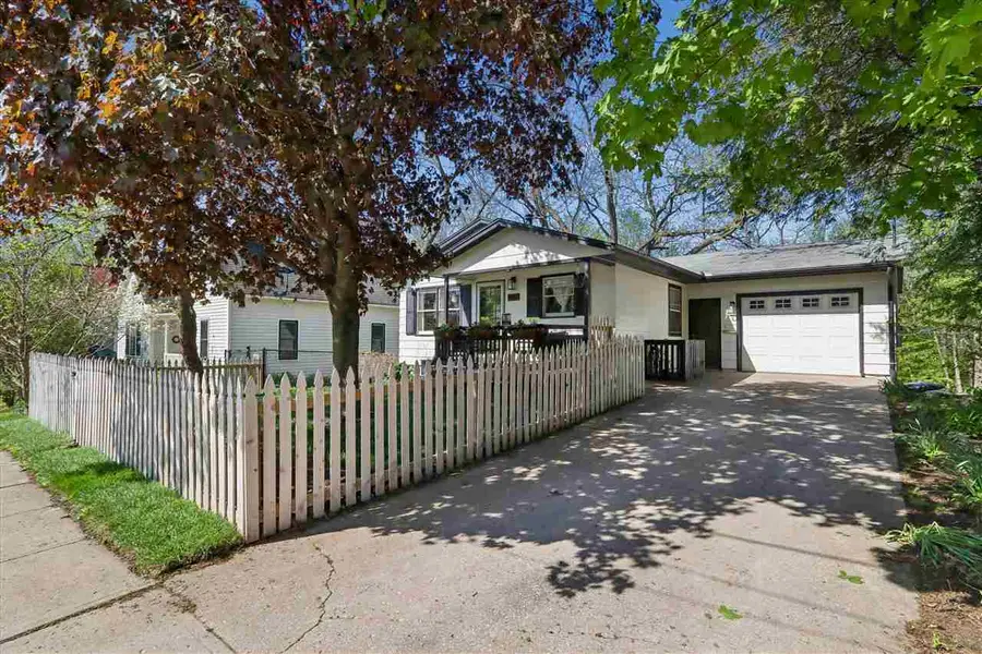1007 N Summit Street, Iowa City, IA 52245 - #2