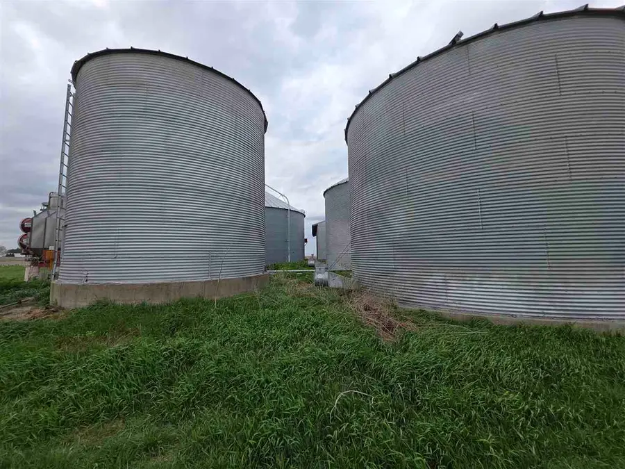 435 Buckeye Rd, West Liberty, IA 52776 - #3