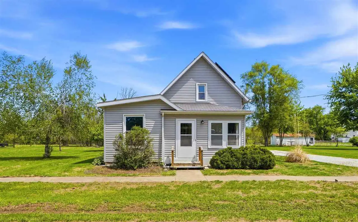 400 N Farmer St, Brighton, IA 52540 - #1