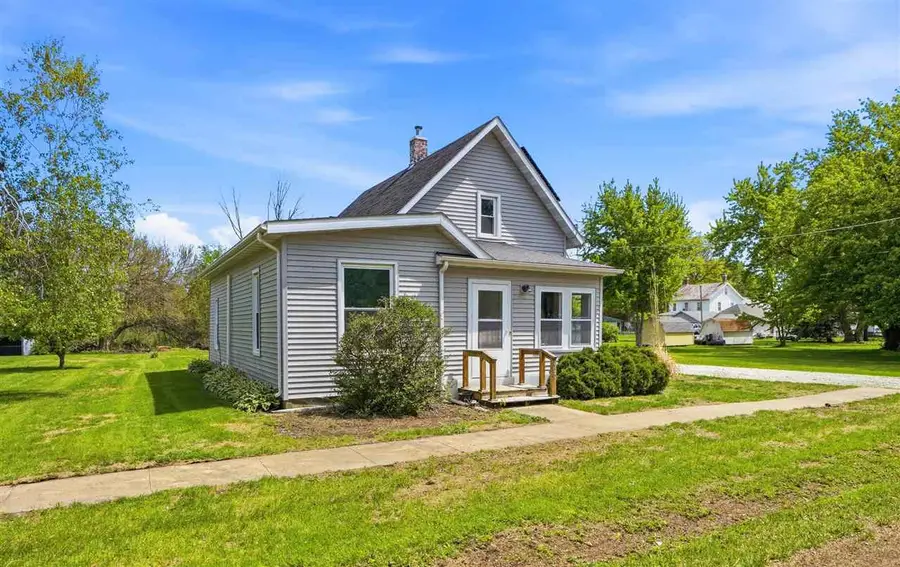 400 N Farmer St, Brighton, IA 52540 - #2