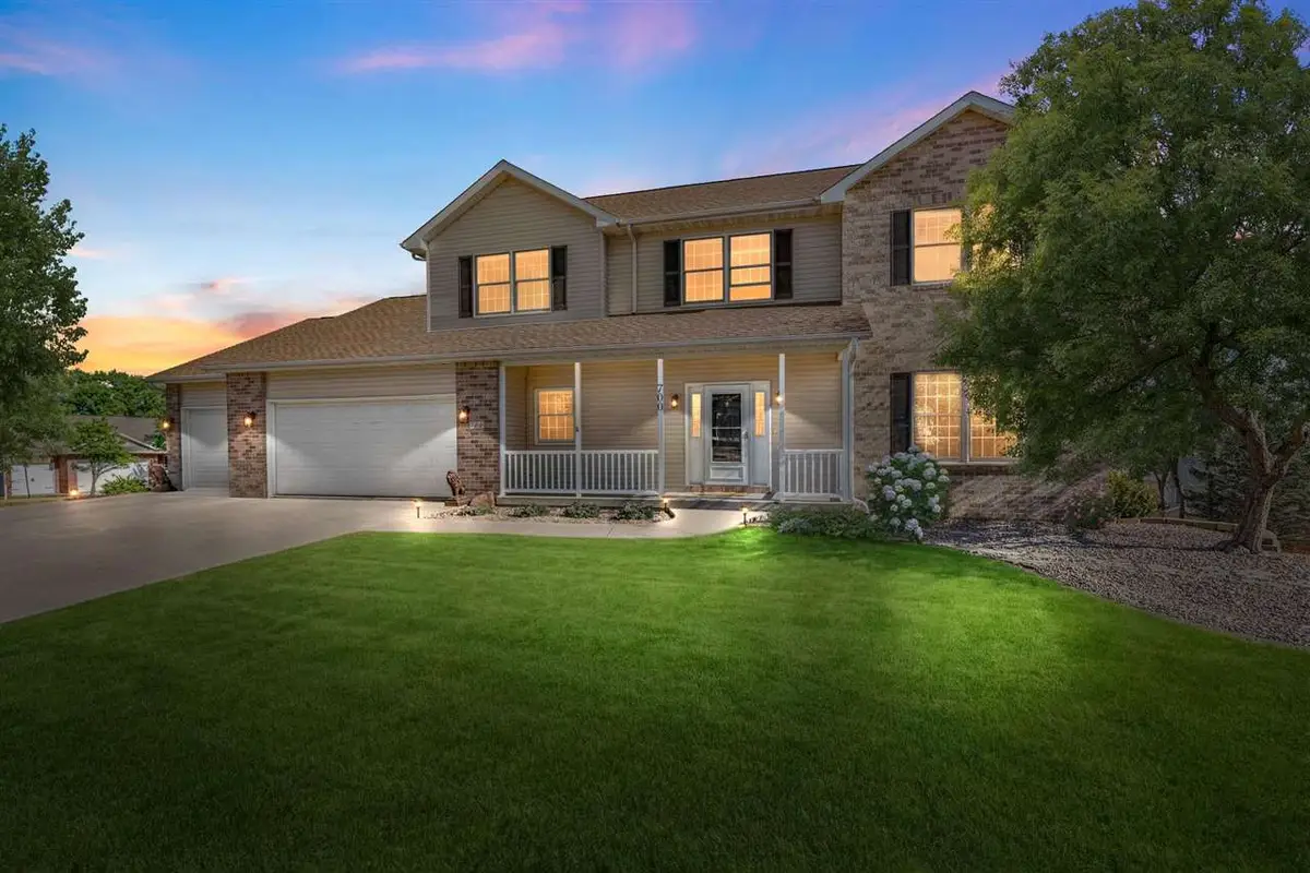 700 Creek View Ct, Coralville, IA 52241 - #1
