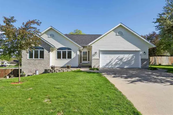 700 Mesquite Dr, Coralville, IA 52241