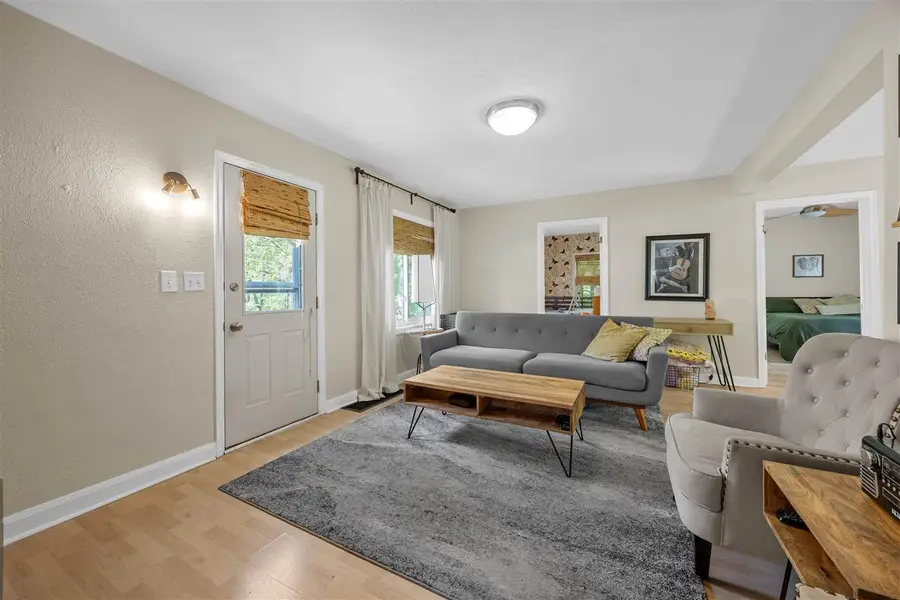 904 Roosevelt St, Iowa City, IA 52240 - #2
