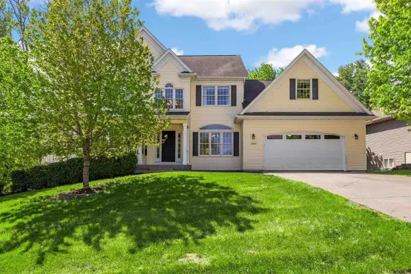 2002 Glen Oaks Rdg, Coralville, IA 52241