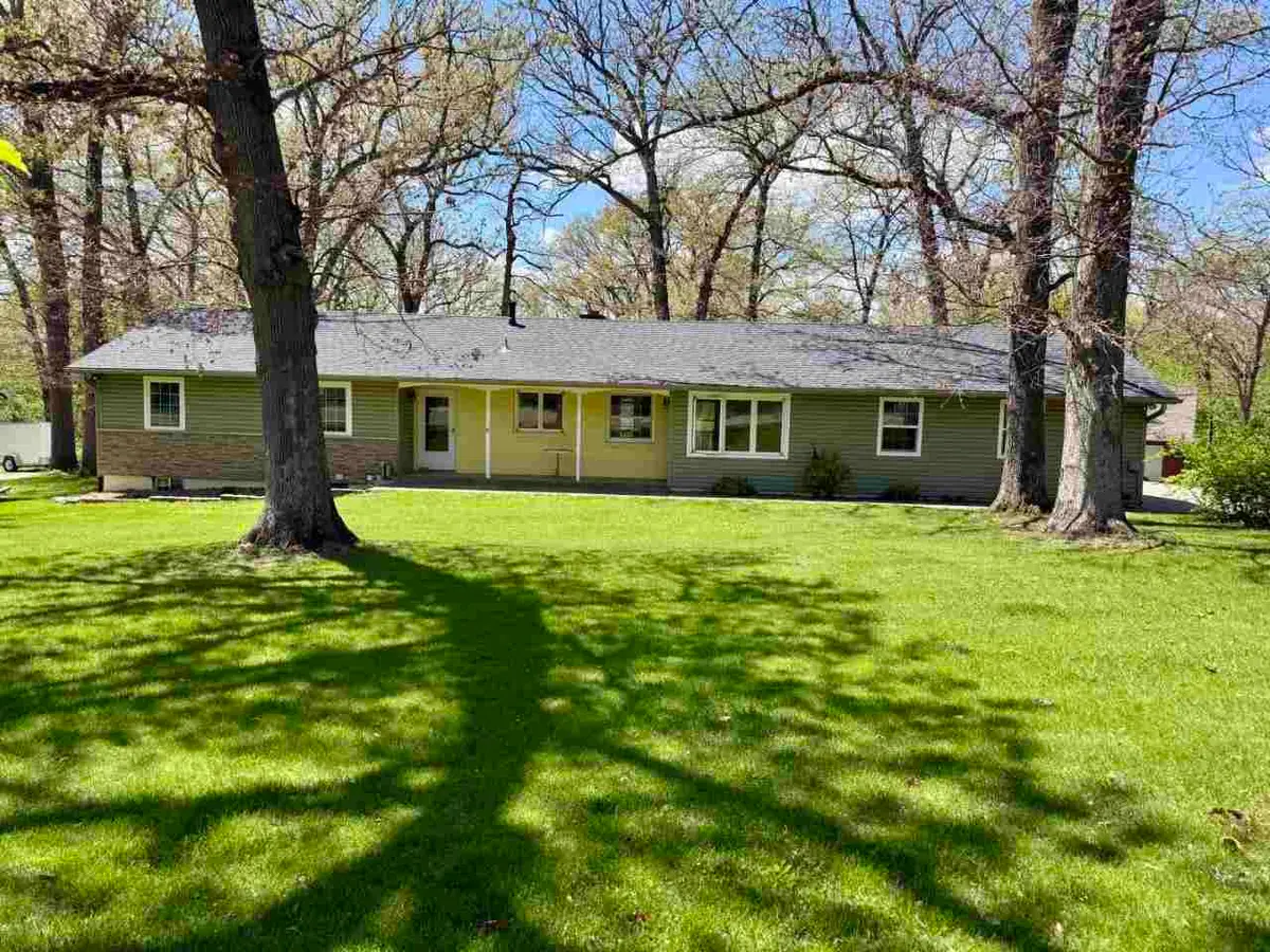 4261 Oak Leaf Ln, Iowa City, IA 52240 - #1