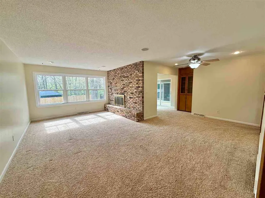 4261 Oak Leaf Ln, Iowa City, IA 52240 - #2