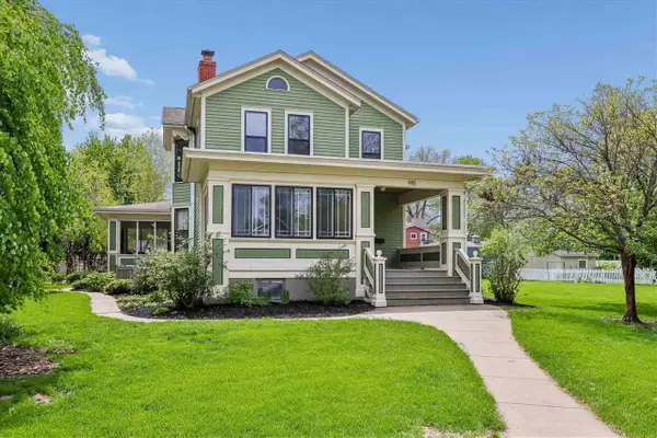 915 E Bloomington Street, Iowa City, IA 52245