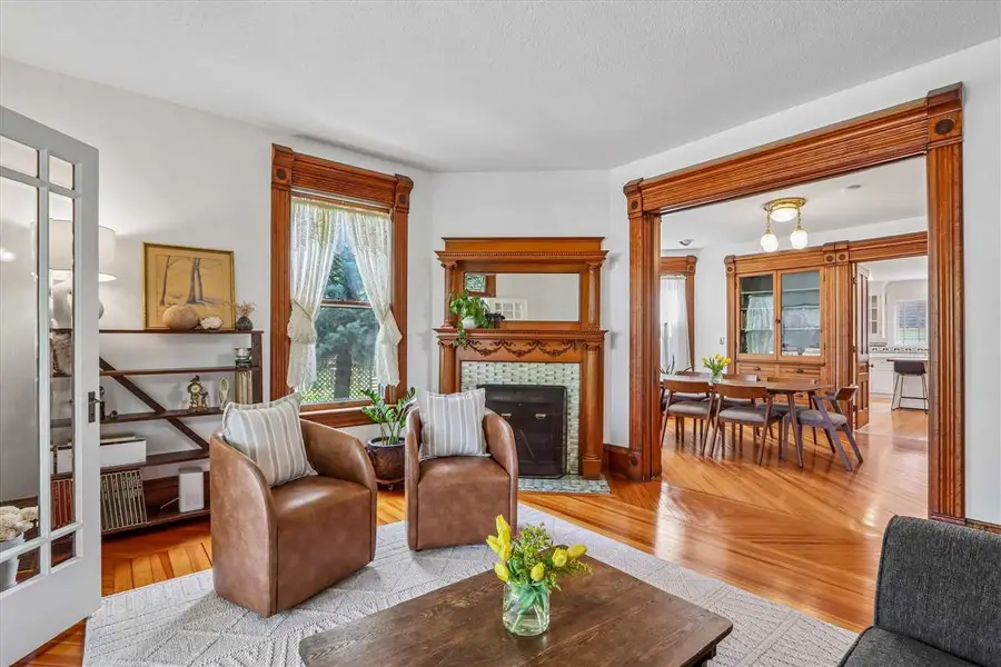 915 E Bloomington Street, Iowa City, IA 52245 - #3