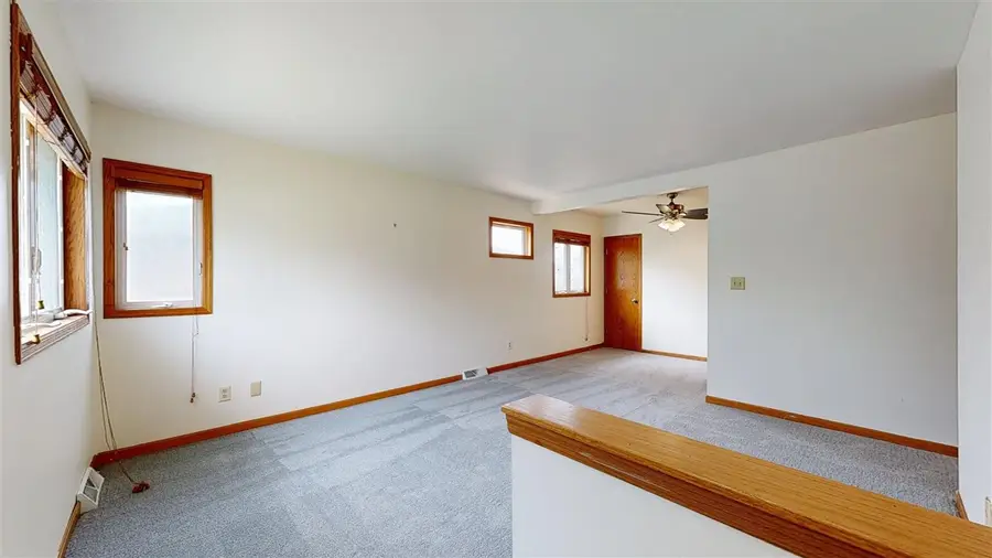 606 Keokuk Ct, Iowa City, IA 52240 - #2