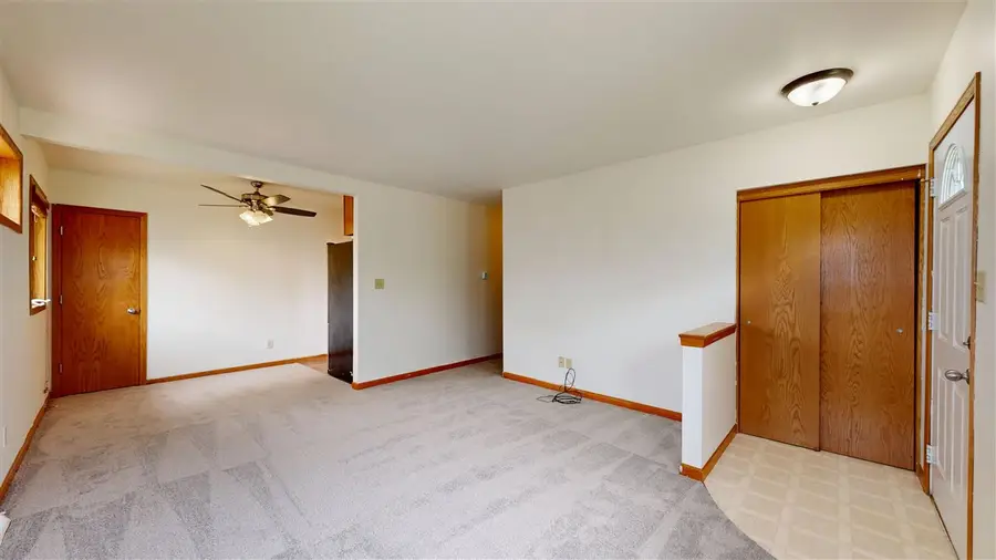 606 Keokuk Ct, Iowa City, IA 52240 - #3