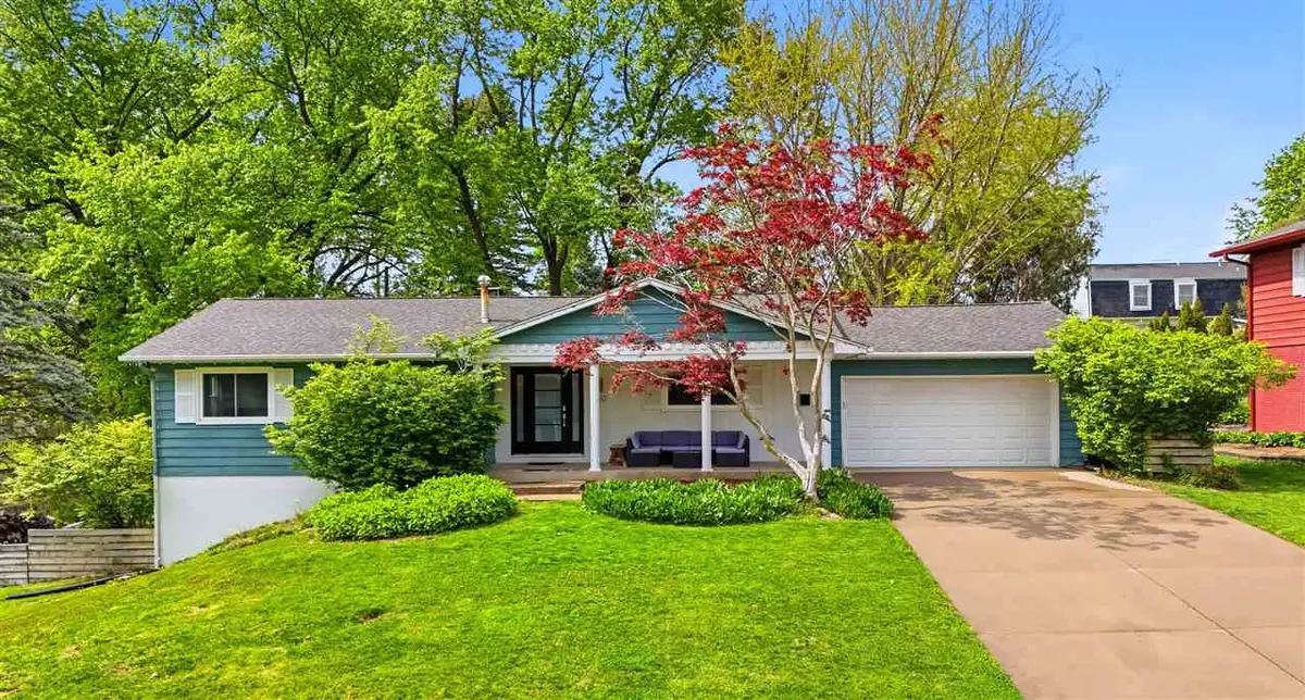 1612 Derwen Dr, Iowa City, IA 52246 - #1
