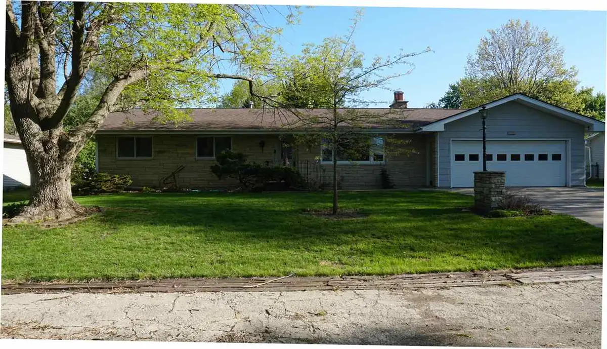 448 Brady St, Hills, IA 52235 - #1