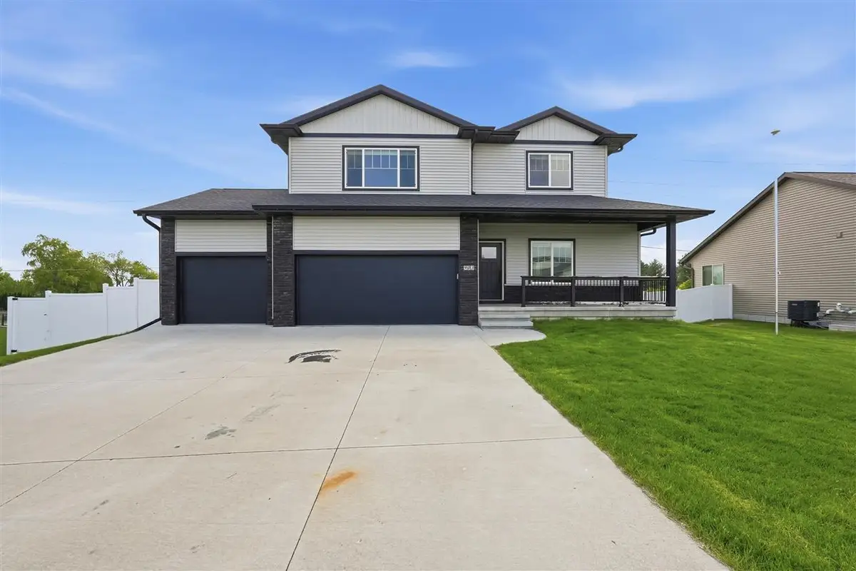 903 Carl Ct, Solon, IA 52333 - #1