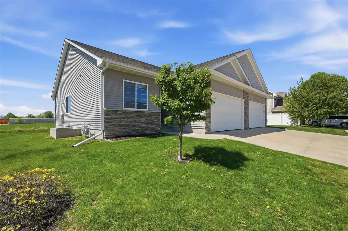 113 Wild Rose Ln, Solon, IA 52333 - #1