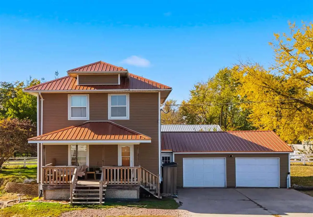 1627 S Iowa Ave, Washington, IA 52353 - #1