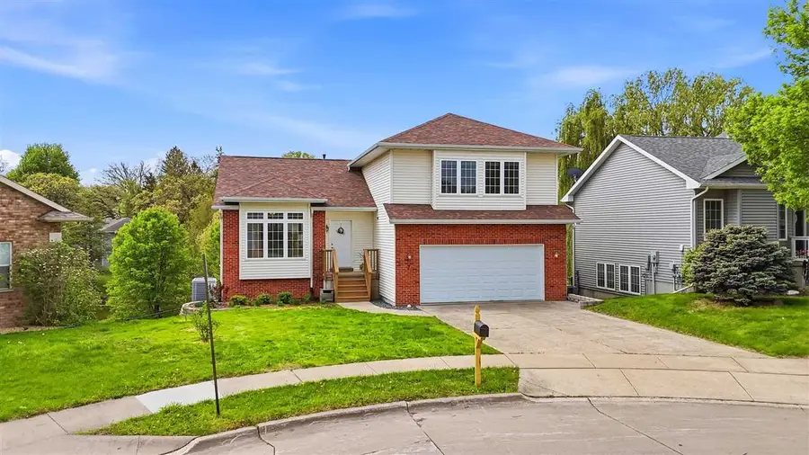7 Ambrose Ct, Coralville, IA 52241 - #2