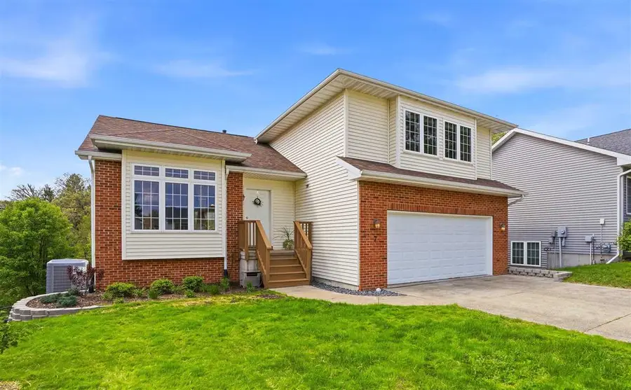 7 Ambrose Ct, Coralville, IA 52241 - #3