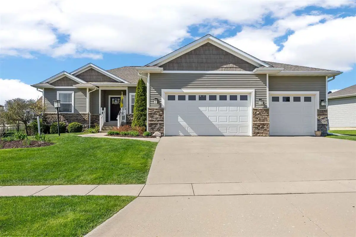 465 Carlyle Dr, North Liberty, IA 52317 - #1