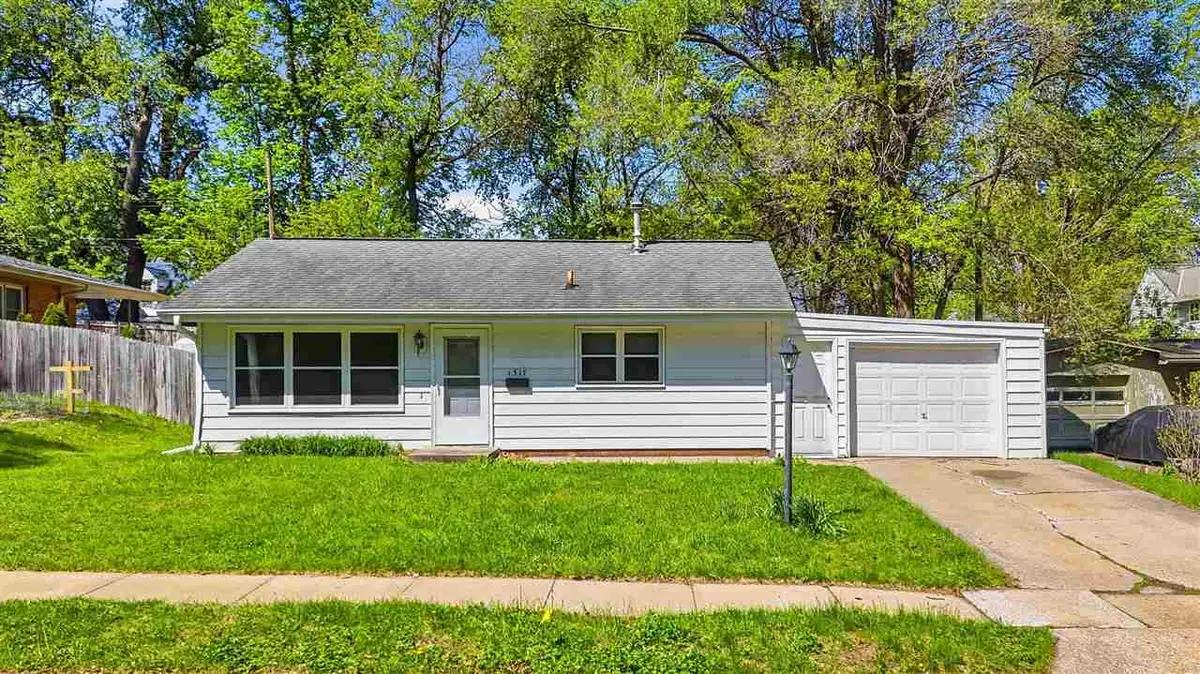 1317 Franklin St, Iowa City, IA 52240 - #1