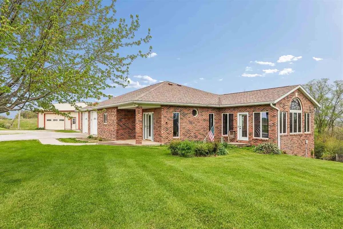 2686 H Avenue, Williamsburg, IA 52361 - #1