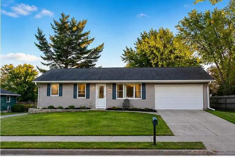 226 Oberlin St, Iowa City, IA 52245 - #1