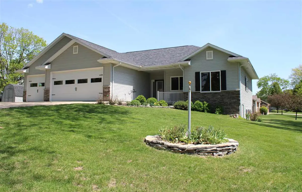 105 N East Street, Sigourney, IA 52591 - #1