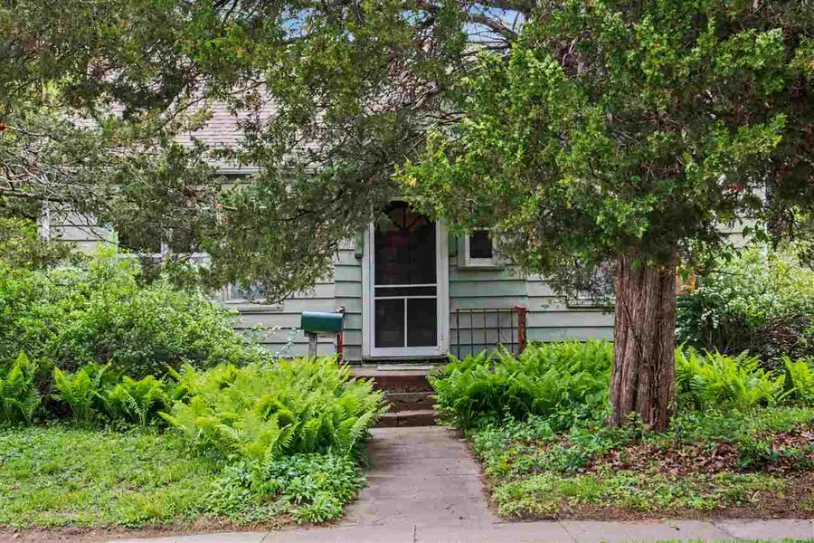1102 E Bloomington St, Iowa City, IA 52245 - #2