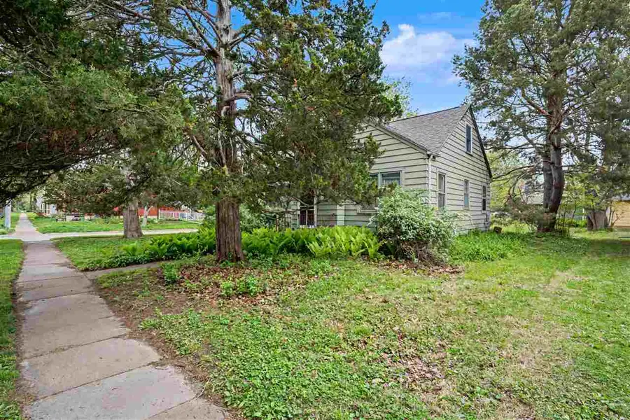 1102 E Bloomington St, Iowa City, IA 52245 - #3