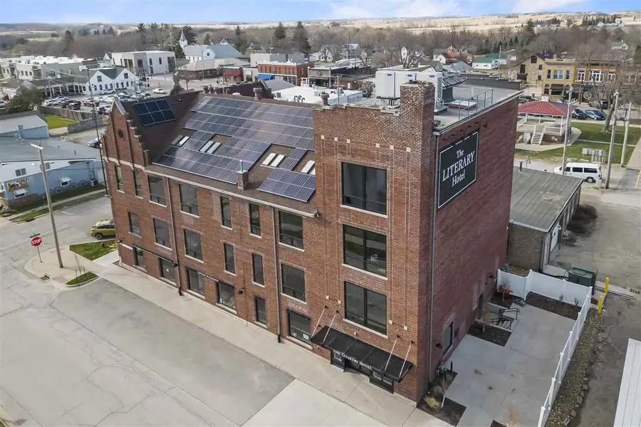 130 S Dubuque St, Solon, IA 52333 - #2