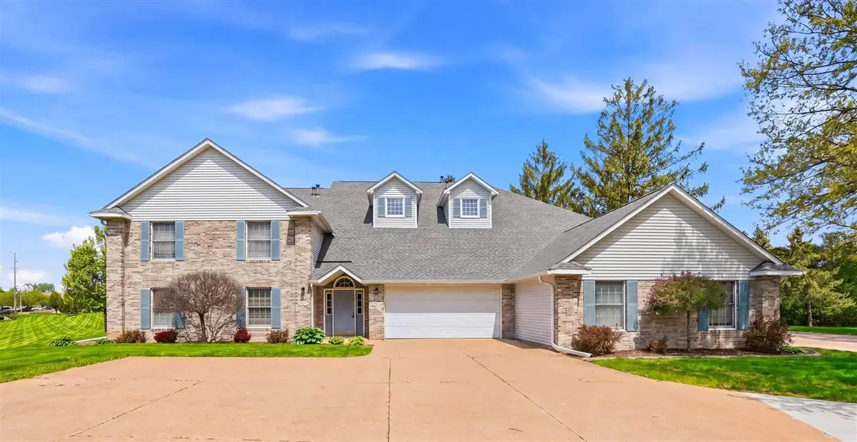 2303 Willowbrooke Ln, Iowa City, IA 52246 - #1