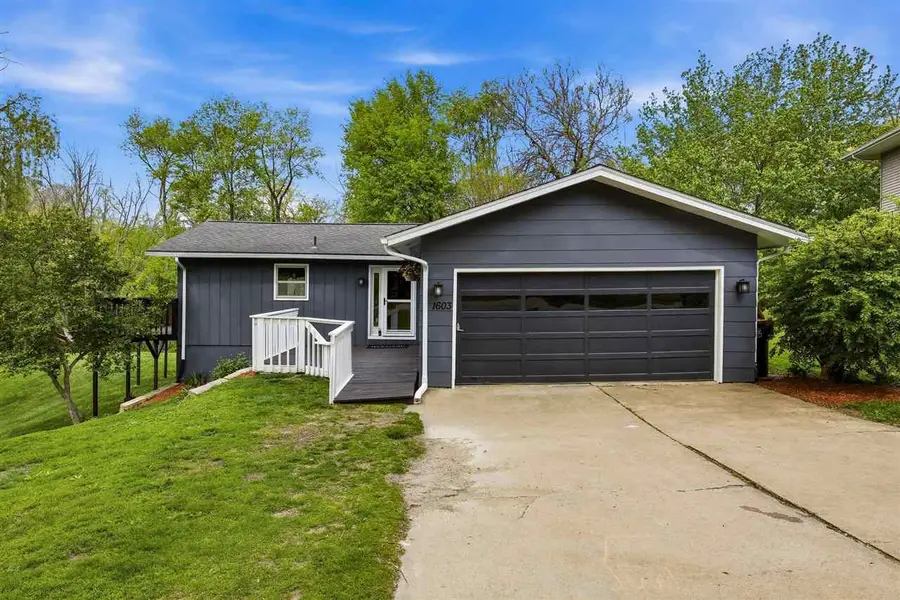 1603 Oak View Dr., Solon, IA 52333 - #2