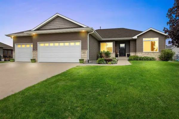 542 Rolling Hills Dr, Tiffin, IA 52340